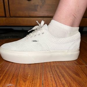 VANS *RARE* White Wonens Skate Shoes Size 8.5
